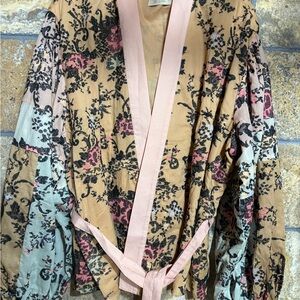 Floral Kimono Robe like top by Mes Demoiselles